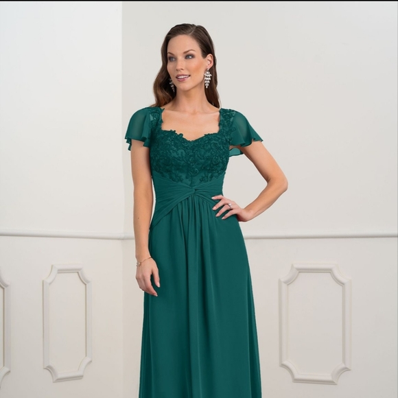 Amazing Gwenyth Mother of the Bride Size 6 Dress - Picture 1 of 5